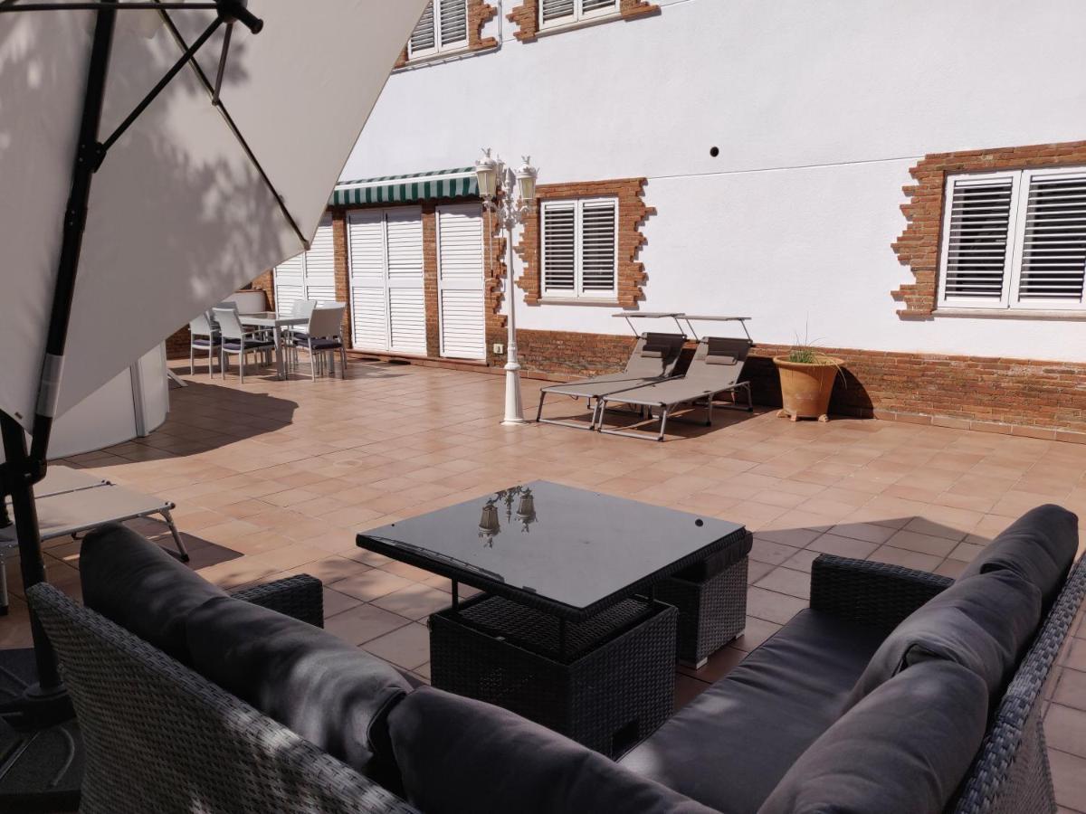 Apartamentos R66 กาเซเรส ภายนอก รูปภาพ